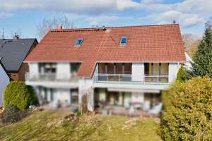 Sonnige Wohnung mit gehobener Ausstattung 
und separatem Dachstudio