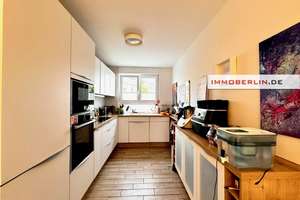 IMMOBERLIN.DE - Top-Ausblicke ins Naturgebiet! Feines Reihenhaus mit Westterrassen & -garten – Die vollständige Adresse der Immobilie erhältst du vom Anbieter., 12524 Altglienicke, Berlin – Vorschaubild 3