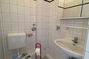 Sofortbezug! Helle 5-Zimmer-Altbauwohnung m. Balkon über den Dächern von Kiel zu kaufen. – Die vollständige Adresse der Immobilie erhältst du vom Anbieter., 24114 Südfriedhof, Kiel – Vorschaubild 23
