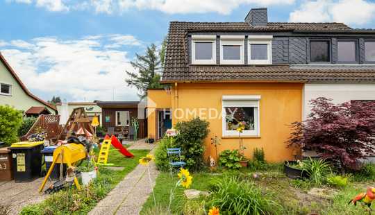 Bild von Doppelhaushälfte mit zwei Eingängen und Wintergarten