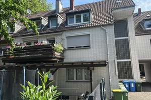Das Objekt ist ein klassisches Mehrfamilienhaus in ruhiger Lage von Oberhausen – Hahnenstr. 1, 46047 Schlad, Oberhausen – Vorschaubild 2