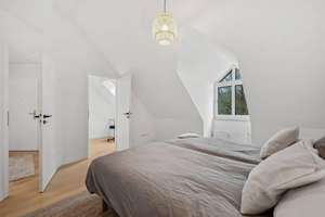 Helle 2,5-Zimmer-Galeriewohnung, möbliert, Südbalkon (Vermietung auf Zeit, all inclusive) – Axel-von-Ambesser-str. 9, 81371 Sendlinger Feld, München – Vorschaubild 7