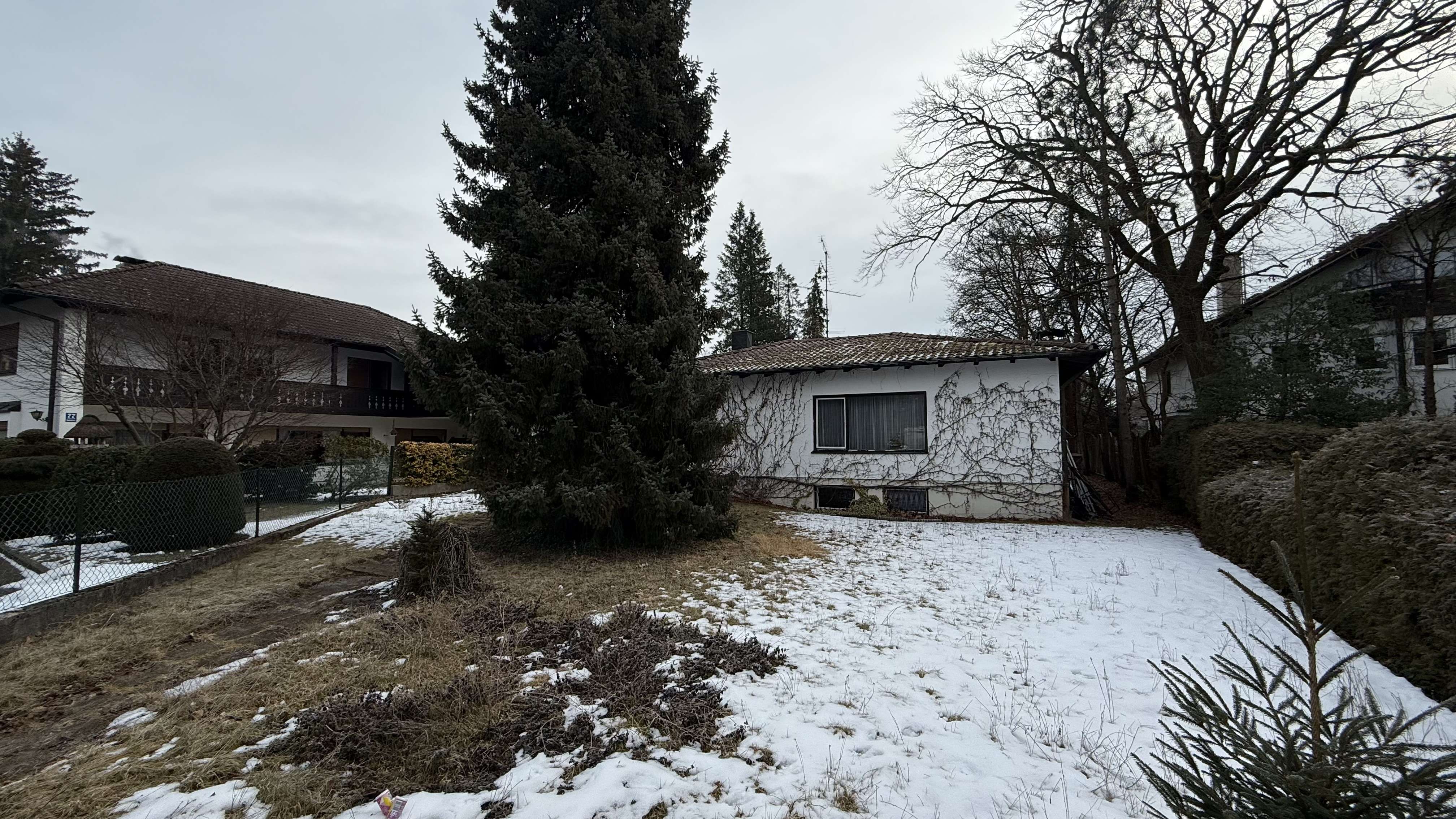 Von privat: Einfamilienhaus mit großem Grundstück in München-Perlach, München – Bild 4