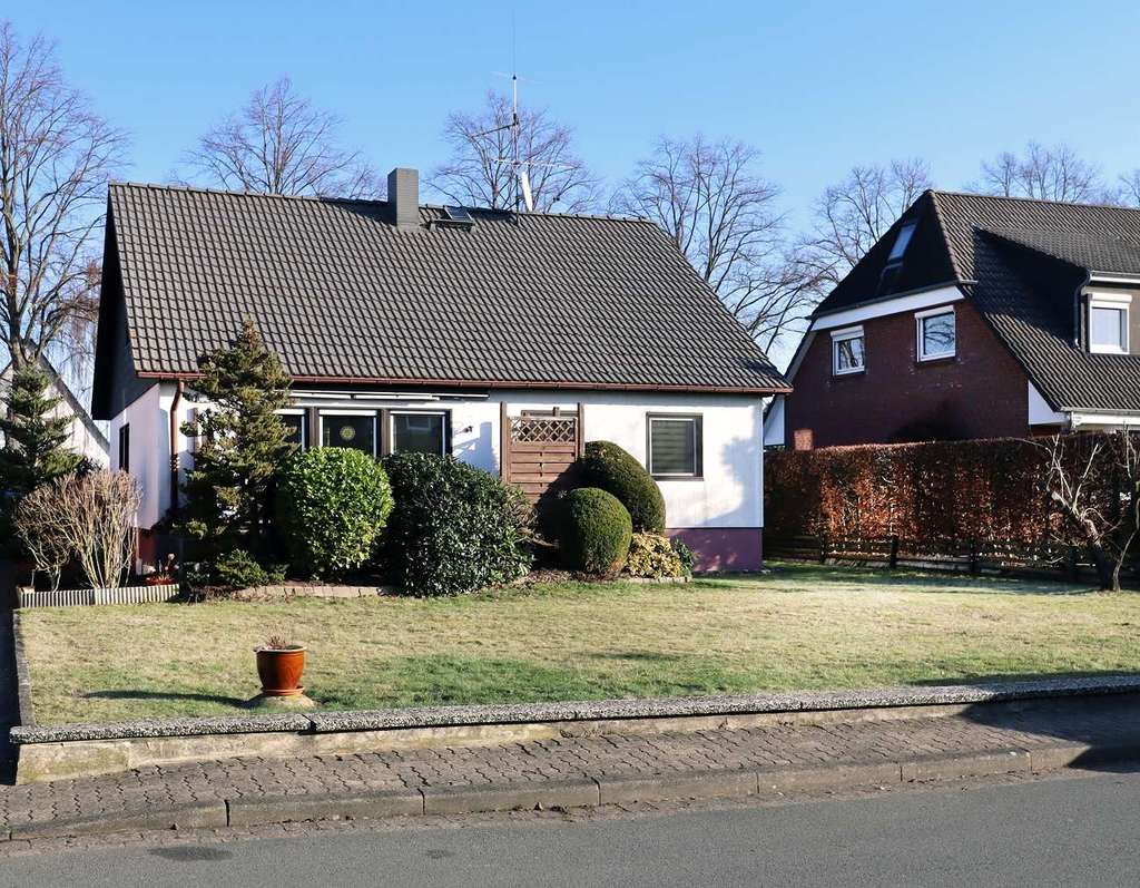 Immobilie in Nordstemmen - Freistehendes Einfamilienhaus mit Garten und Ausbaureserve im DG in ruhiger Lage von Nordstemmen - Bild 1