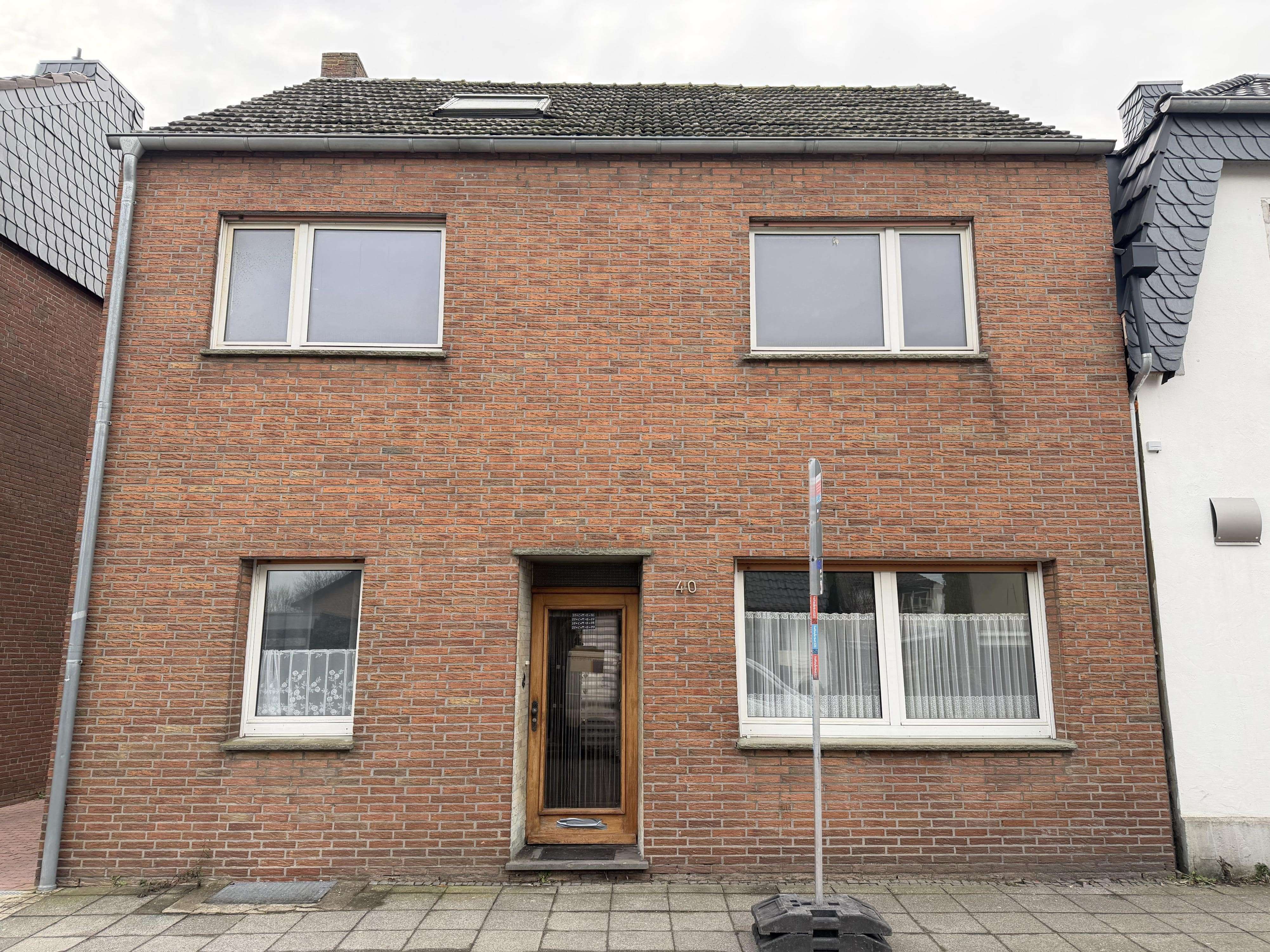 RESERVIERT! Zweigeschossiges Einfamilienhaus mit Garage in Goch, Kleve Kreis – Bild 2