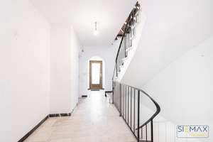 **Herzlich Willkommen**
Große DHH in ruhiger Lage!
Haus m. Seele-m. Garten u. Ausbaupotenzial – Die vollständige Adresse der Immobilie erhältst du vom Anbieter., 81735 Waldtrudering, München – Vorschaubild 4