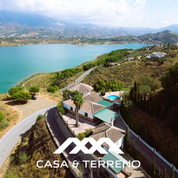 Exklusive Villa mit Seeblick, Gästeapartment und großem Grundstück in Los Romanes zu verkaufen