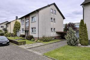 Vermietetes Zweifamilienhaus in ruhiger Sackgassenlage von Sennelager – Die vollständige Adresse der Immobilie erhältst du vom Anbieter., 33104 Schloß Neuhaus, Paderborn – Vorschaubild 2