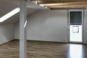 Stilvolle Dachgeschosswohnung mit besonderen Charakter – Die vollständige Adresse der Immobilie erhältst du vom Anbieter., 93051 Großprüfening-Dechbetten-Königswiesen, Regensburg – Vorschaubild 2