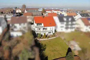 Traumhaftes Zweifamilienhaus mit Gartenparadies & Aussicht – Böblingen (Kreis) – Vorschaubild 1