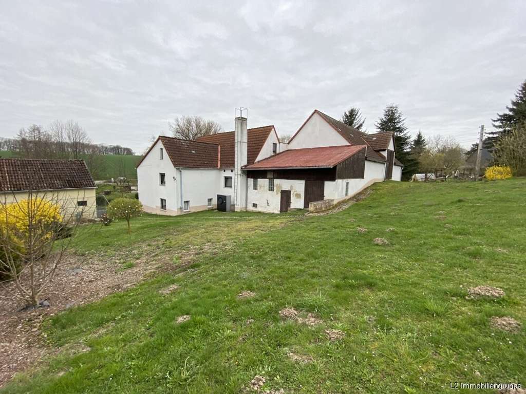 Immobilie in Lommatzsch - Romantischer Zwei-Seitenhof mit Pool, Scheune und großem Grundstück in traumhafter Idylle - Bild 3