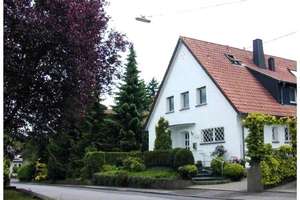 Familienfreundliches Zweifamillienhaus in Bous mit großzügiger Wohnfläche – Die vollständige Adresse der Immobilie erhältst du vom Anbieter., 66359 Bous – Vorschaubild 1