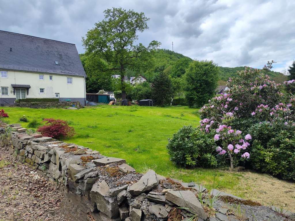 Immobilie in Nachrodt-Wiblingwerde - Nachrodt-Wiblingwerde: EFH mit 2.550 m² Grundstück & Ausbaupotenzial - Bild 1