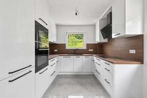 Modern wohnen in Klingenberg! Einfamilienhaus mit Garten und viel Platz für die Familie – Die vollständige Adresse der Immobilie erhältst du vom Anbieter., 74081 Klingenberg, Heilbronn – Vorschaubild 2