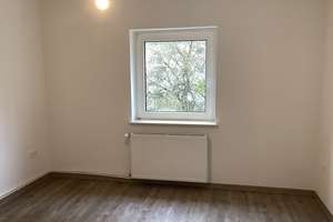 Perfekt für uns: günstig geschnittene und renovierte 2-Zimmer-Wohnung zu sofort anmietbar! – Wendische Str. 44, 23558 Sankt Lorenz Süd, Lübeck – Vorschaubild 2