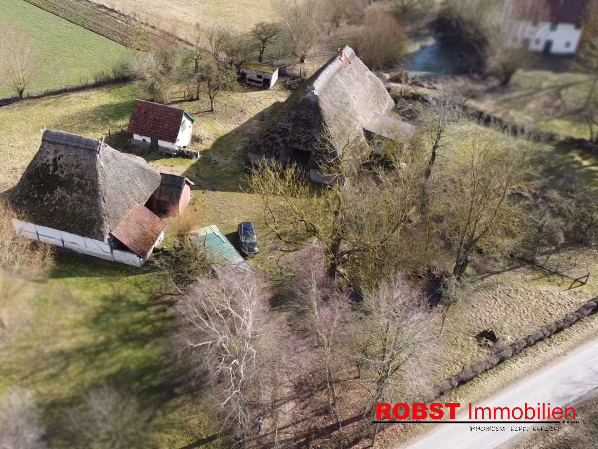 Niederdeutsches Hallenhaus mit Fachwerkscheune auf großzügigem Grundstück, Nordwestmecklenburg Kreis – Bild 1