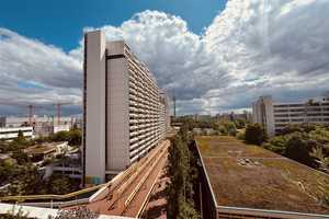 *Reserviert* OlyDorf: Schöne u. hoch gel. 100 m² 3-Zi.-Terrassenwohnung m. begehrtem Schnitt u. AC – Straßbergerstr. 4, 80809 München – Vorschaubild 1