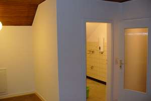 BONN OBERKASSEL 2 Zimmer-Wohnung im DG rechts zu verkaufen in toller Wohnlage mit ca. 48 m² Wfl. – Die vollständige Adresse der Immobilie erhältst du vom Anbieter., 53227 Oberkassel, Bonn – Vorschaubild 5