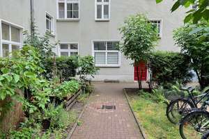 Provisionsfrei - Helle Dachgeschosswohnung | Light-flooded attic apartment – Ebertystraße 42, 10249 Friedrichshain, Berlin – Vorschaubild 2