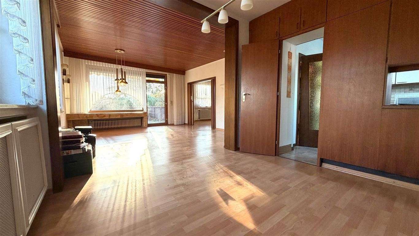 Immobilie in Gehrden - Gehrden Bestlage / großzügiges ZFH + ausgebautes DG mit Außenpool, Doppelgarage !  - Bild 17