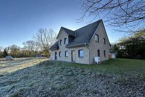 Energieeffiziente Doppelhaushälfte in ruhiger, strandnaher Lage / RECHTS – Die vollständige Adresse der Immobilie erhältst du vom Anbieter., 24398 Brodersby – Vorschaubild 3