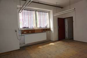 Seltene Gelegenheit in Roding: Vielseitiges Wohn-  und Geschäftshaus mit Lagerhalle und Werkstatt – Die vollständige Adresse der Immobilie erhältst du vom Anbieter., 93426 Roding – Vorschaubild 8