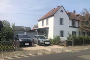 Charmantes Zweifamilien-Reiheneckhaus mit großzügigem Bungalow-Anbau – Nürnberger Land (Kreis) – Vorschaubild 1