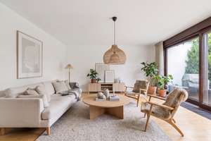Großzügiges Reihenmittelhaus mit Dachterrasse und Garten in Ottobrunn – Die vollständige Adresse der Immobilie erhältst du vom Anbieter., 85521 Ottobrunn – Vorschaubild 2