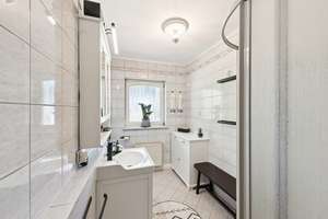 Großzügiges Einfamilienhaus mit Wintergarten, Sauna und idyllischem Garten – Die vollständige Adresse der Immobilie erhältst du vom Anbieter., 66687 Wadern – Vorschaubild 12