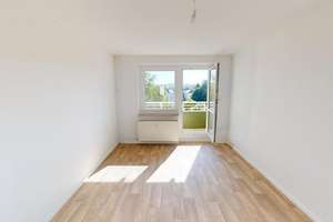 Lichterfüllte 3-Raum-Wohnung mit Balkon – Arthur-Strobel-Str. 80, 9127 Gablenz, Chemnitz – Vorschaubild 1