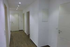 Provisionsfreie frisch sanierte 3-Zimmer-Wohnung mit Wohnküche | Hochparterre | Aufzug | TG optional – Sanderstraße 2, 86161 Wolfram-und Herrenbachviertel, Augsburg – Vorschaubild 3