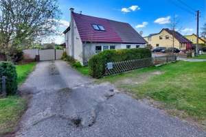 Ein Zuhause mit Herz – Charmante Doppelhaushälfte in Lebus mit traumhaftem Garten und weitem Feld – Die vollständige Adresse der Immobilie erhältst du vom Anbieter., 15326 Lebus – Vorschaubild 1