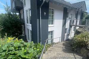 Melsungen: Stilvolles Zweifamilienhaus mit Dachloggia, stylischen Balkonen und tollem Garten – Die vollständige Adresse der Immobilie erhältst du vom Anbieter., 34212 Melsungen – Vorschaubild 1