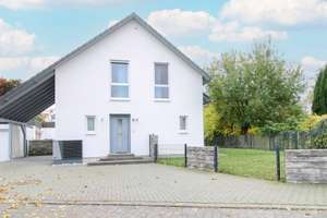 Ankommen, aufblühen, wohlfühlen – schönes Einfamilienhaus mit Herz – Die vollständige Adresse der Immobilie erhältst du vom Anbieter., 61267 Neu-Anspach – Vorschaubild 1