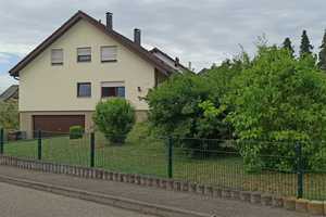Freistehendes, ansehendes und voll ausgebautes Zweifamilienwohnhaus mit Unter-,Erd- und Dachgeschoss – Heidenheim (Kreis) – Vorschaubild 1