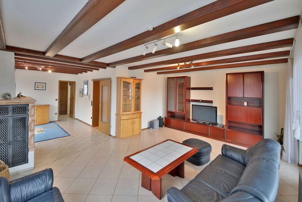 Immobilie in Knittlingen - Charmante Doppelhaushälfte mit viel Platz für die Familie – Balkon, Garten & Garage - Bild 1