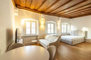 AB 01.12.25 | ERSTBEZUG NACH SANIERUNG: 1-ZIMMER-APARTMENT (33 QM) MÖBLIERT | REGENSBURG 80M VOM DOM – Die vollständige Adresse der Immobilie erhältst du vom Anbieter., 93047 Innenstadt, Regensburg – Vorschaubild 4