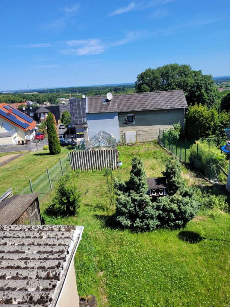 Immobilie in Bornheim - 7-ZIMMERHAUS MIT 3 BÄDERN, 2 GARAGEN UND GROSSEM GARTEN. AUCH ALS MEHRGENERATIONENHAUS NUTZBAR. - Bild 3