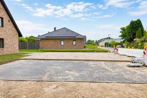 Energieeffizient mit Süd/West Balkon|2-Zimmer DG-Neubauwohnungen nahe der Heider Kreistannen – Die vollständige Adresse der Immobilie erhältst du vom Anbieter., 25746 Heide – Vorschaubild 2