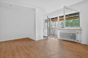Helles Einzimmerapartment mit Loggia und Blick ins Grüne