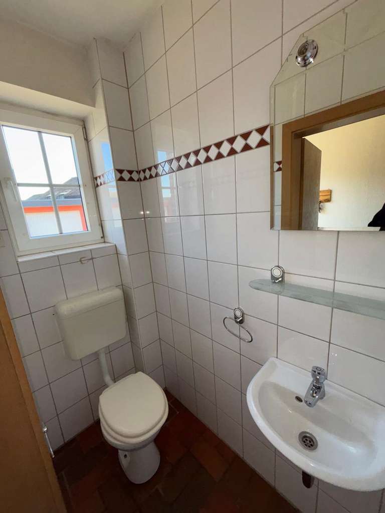 Immobilie in Sonsbeck - Reihenendhaus mit zusätzlichem Platzvorteil, Carport und kleiner Garage in Stadtrandlage von Sonsbe - Bild 2