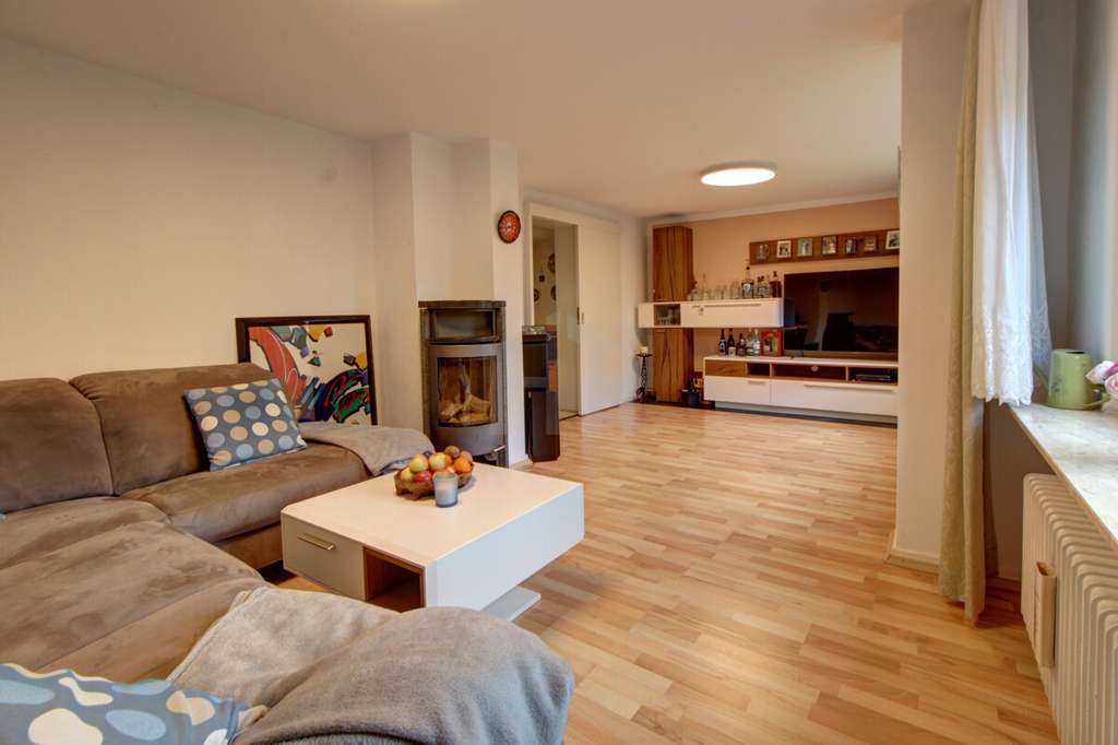 Immobilie in Oberursel - HTI |  Garten unten, Dachterrasse oben. Leben: Dazwischen! Charmantes Einfamilienhaus in Oberursel - Bild 1