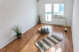 Bezugsfertige Familienwohnung mit Weitblick – Am Harthwald 10, 9123 Markersdorf, Chemnitz – Vorschaubild 1