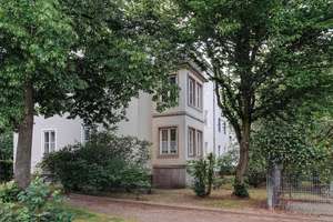 Zentrale Erdgeschosswohnung mit Badewanne // EG rechts