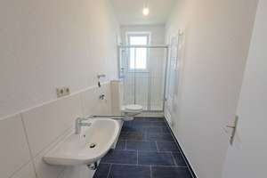 Erstbezug! Frisch sanierte 4-Zimmer-Wohnung mit Balkon und Dusche in Bremerhaven-Lehe! – Adolfstraße 24, 27576 Lehe, Bremerhaven – Vorschaubild 7