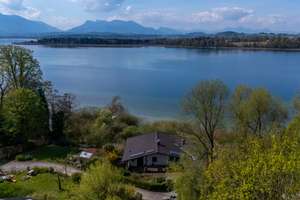 Traumlage am Chiemsee mit privatem Steg und Bootshütte – Die vollständige Adresse der Immobilie erhältst du vom Anbieter., 83257 Breitbrunn am Chiemsee – Vorschaubild 1