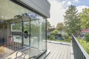 Perfekt für die große Familie. Mit Wohnküche, Kamin und Dachterrasse – Hamburg – Vorschaubild 8