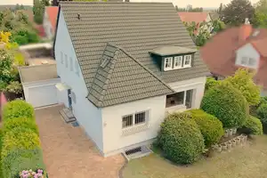 VON POLL BAD HOMBURG: Freistehendes Einfamilienhaus in bester Wohnlage Nähe Tannenwald – Hochtaunuskreis – Vorschaubild 22