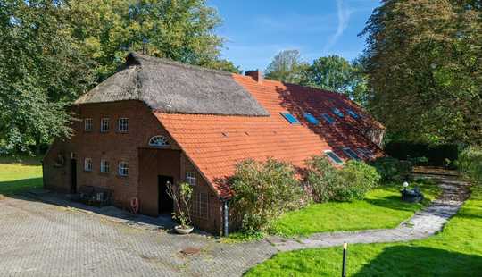 Bild von Teilreetgedeckter Resthof mit 7,5 h Ländereien– ideal für Pferdehaltung und naturverbundenes Wohnen!