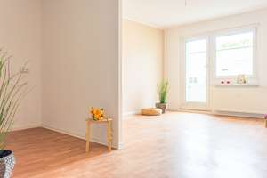 Möblierte 3-Raum-Wohnung mit Balkon – Am Harthwald 34, 9123 Markersdorf, Chemnitz – Vorschaubild 2